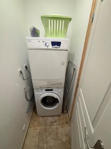 a washer and dryer in a small room at Maison au calme à Pessac Sur Dordogne in Pessac-sur-Dordogne