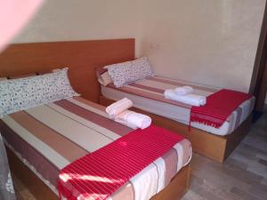 Postel nebo postele na pokoji v ubytování hotel el amri akchour