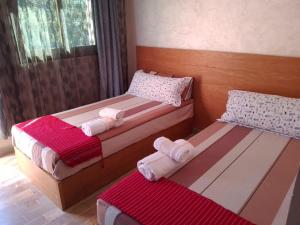 Postel nebo postele na pokoji v ubytování hotel el amri akchour