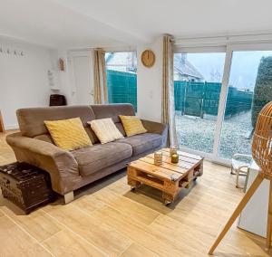 Χώρος καθιστικού στο Maison cosy rénovée et lumineuse