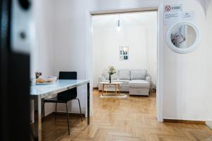 Posedenie v ubytovaní luxury apartment center athens (wifi)