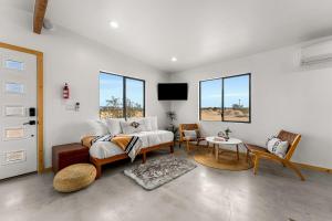 Charming Hoover Hideaway - Studio - A Location TV 또는 엔터테인먼트 센터
