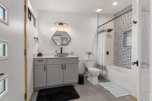 Charming Hoover Hideaway - Studio - A Location 욕실
