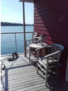 Naturlandskabet i nærheden af båden