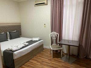 Postel nebo postele na pokoji v ubytování Hotel Empire Business Baku