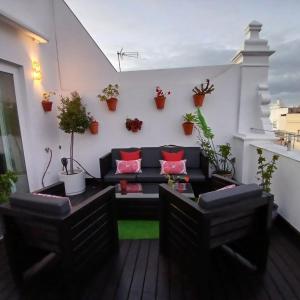 Posedenie v ubytovaní ***** ATTIC WITH IMPRESSIVE VIEWS AND JACUZZI