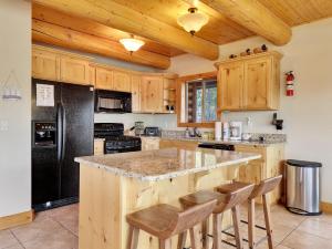 Kuchyň nebo kuchyňský kout v ubytování Ski View Cabin