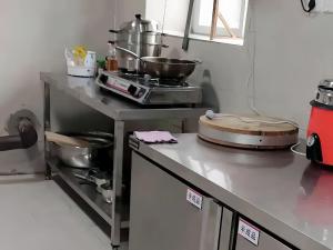 Eldhús eða eldhúskrókur á 中国山东青岛崂山雕龙嘴农家院
