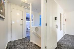 a hallway with a door leading to a bathroom at -RDGS- For your relaxed, Cosy Stay, Free Parking in Leeds