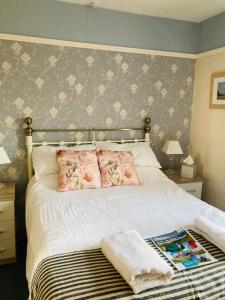 Katil atau katil-katil dalam bilik di The Pathway Guesthouse +30 gambar