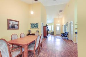 Fotografie z fotogalerie ubytování Nature Coast Farmhouse with Screened-In Porch! v destinaci Williston + 28 fotografií