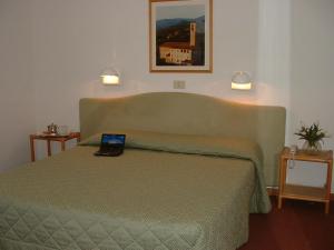 Llit o llits en una habitació de Hotel Barberino