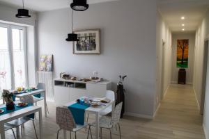 a kitchen and dining room with a table and chairs at B&B Da Vinci in Matera