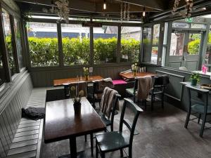 Restoran või mõni muu söögikoht majutusasutuses Creighton Hotel