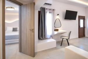Santorinn Suites Fira客房内的一张或多张床位
