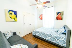 a living room with a couch and a bed at Dumaine Cozy Home - 3 bed close to QTR in New Orleans