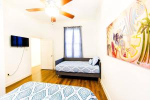 a bedroom with a bed and a ceiling fan at Dumaine Cozy Home - 3 bed close to QTR in New Orleans
