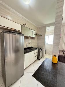 Kuchyň nebo kuchyňský kout v ubytování Pé Na Areia Praia do Maracanã II