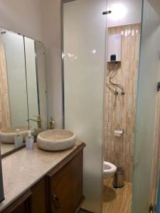 Koupelna v ubytování Stylish 2BR Apt in Downtown - Mint 2