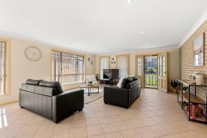 Χώρος καθιστικού στο The Verge Beach House - Pet Friendly - 2 Mins Walk to Beach
