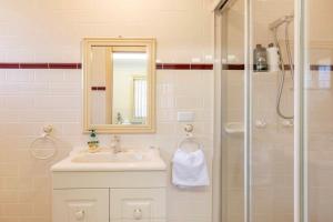 Ένα μπάνιο στο The Verge Beach House - Pet Friendly - 2 Mins Walk to Beach +15 φωτογραφίες