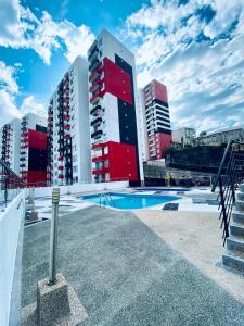 Swimmingpoolen hos eller tæt på Apartamento con parqueadero incluido Armenia