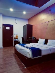 Postel nebo postele na pokoji v ubytování Hotel New Blue Rocks Sarjapur