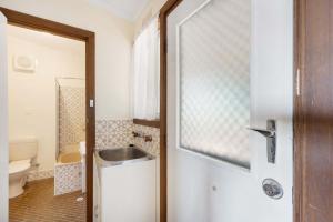 Ένα μπάνιο στο Harbor Lights - 14 England Ave Port Elliot - No Linen Included +14 φωτογραφίες