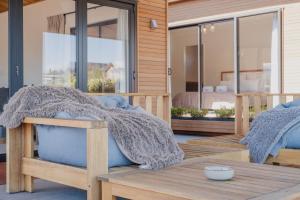 A seating area at Cedar Sky - 3BR Near Lake Tekapo and Mt John