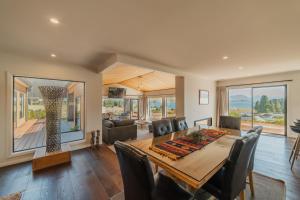 A seating area at Cedar Sky - 3BR Near Lake Tekapo and Mt John