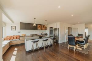 A kitchen or kitchenette at Cedar Sky - 3BR Near Lake Tekapo and Mt John