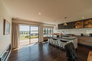 A kitchen or kitchenette at Cedar Sky - 3BR Near Lake Tekapo and Mt John
