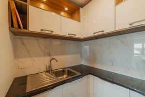 A kitchen or kitchenette at Cedar Sky - 3BR Near Lake Tekapo and Mt John