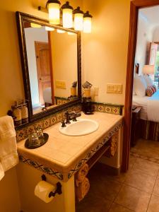Koupelna v ubytování Los Arboles Hotel