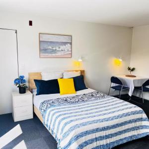 Postel nebo postele na pokoji v ubytování AAA Northlands Motel