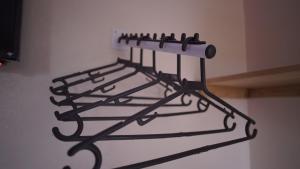 a metal rack hanging on a wall at Pousada Centaurus in Alto Paraíso de Goiás