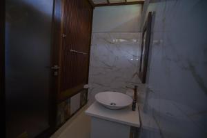 Moin Villa Lembongan的一间浴室