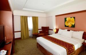 Voodi või voodid majutusasutuse Abadi Suite Hotel & Tower toas