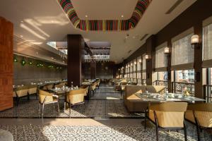 Restaurace v ubytování Xiamen Lujiang Harbourview Hotel