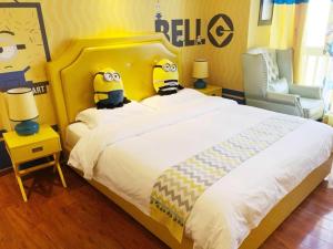 Postel nebo postele na pokoji v ubytování FRAGRANCE House Hanxi Changlong Panyu Wanda Plaza Store