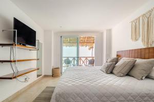 Фотография из галереи 3BR Apt in Acapulco with Pool and Private Club в городе Акапулько-де-Хуарес