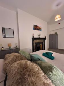 a living room with two beds and a fireplace at Stunning 2BR Apt - City Centre - Sleeps 6 - Parking - 5g WiFi in Midland
