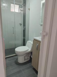 Koupelna v ubytování Apartamento Centro Guatapé, parque y embalse + 21 fotografií
