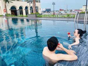 La pileta dentro o cerca de Hotel Công Tử Bạc Liêu