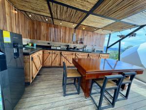 Kuchyň nebo kuchyňský kout v ubytování MACA GLAMPING