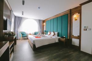 Postel nebo postele na pokoji v ubytování Prosperity Boutique Halong Hotel & Restaurent