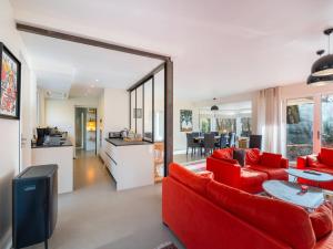 Posezení v ubytování Villa spacieuse avec piscine privée, Wi-Fi, animaux admis - FR-1-821-20