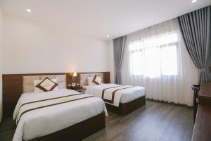Postel nebo postele na pokoji v ubytování Prosperity Boutique Halong Hotel & Restaurent