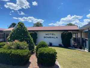 a building with hedges in front of a building at Motel Bombala in Bombala +9 photos