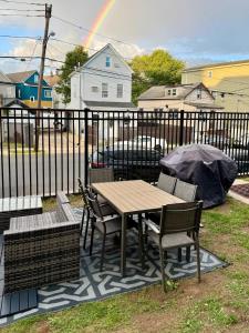 Фотография из галереи Luxury Gated NYC Theme 3BR 2B with Parking by EWR в Элизабет